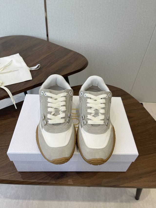 Dior Spring/Summer 2026 New Couple Casual Shoes The upper is meticulously crafte