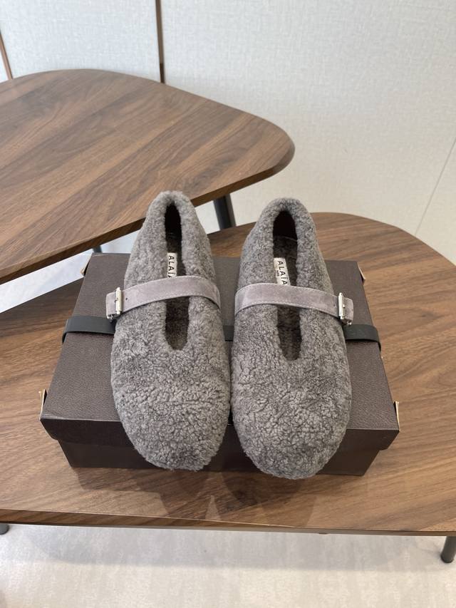 Alaia Autumn/Winter Runway Style Mary Jane Wool Flats These are super popular wo