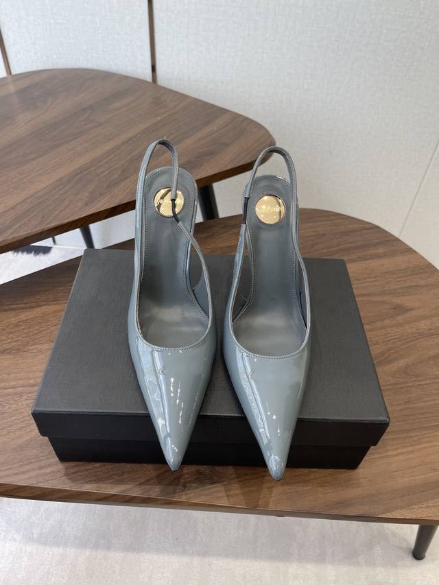 Saint Laurent Paris Show Update: Pointed-toe stilettos are so beautiful! Saint L