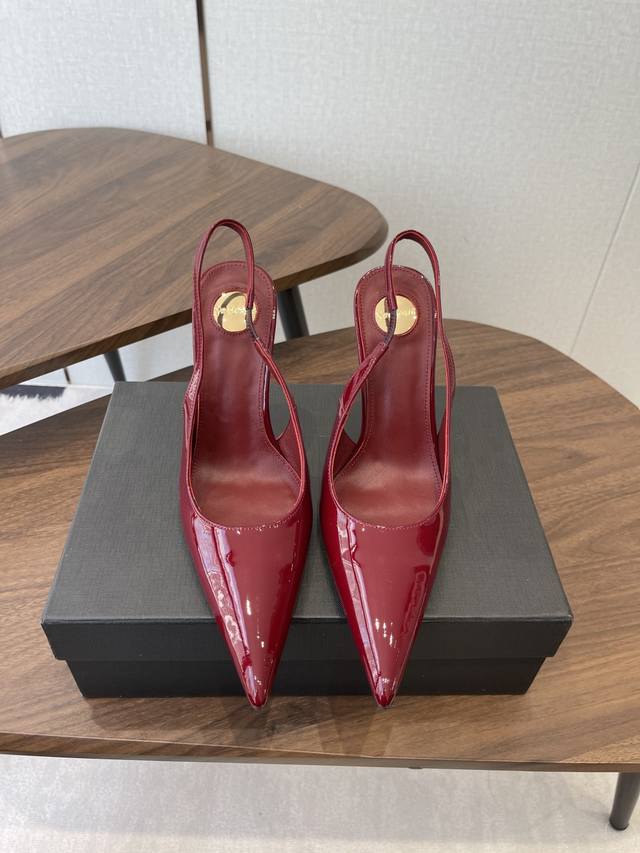 Saint Laurent Paris Show Update: Pointed-toe stilettos are so beautiful! Saint L