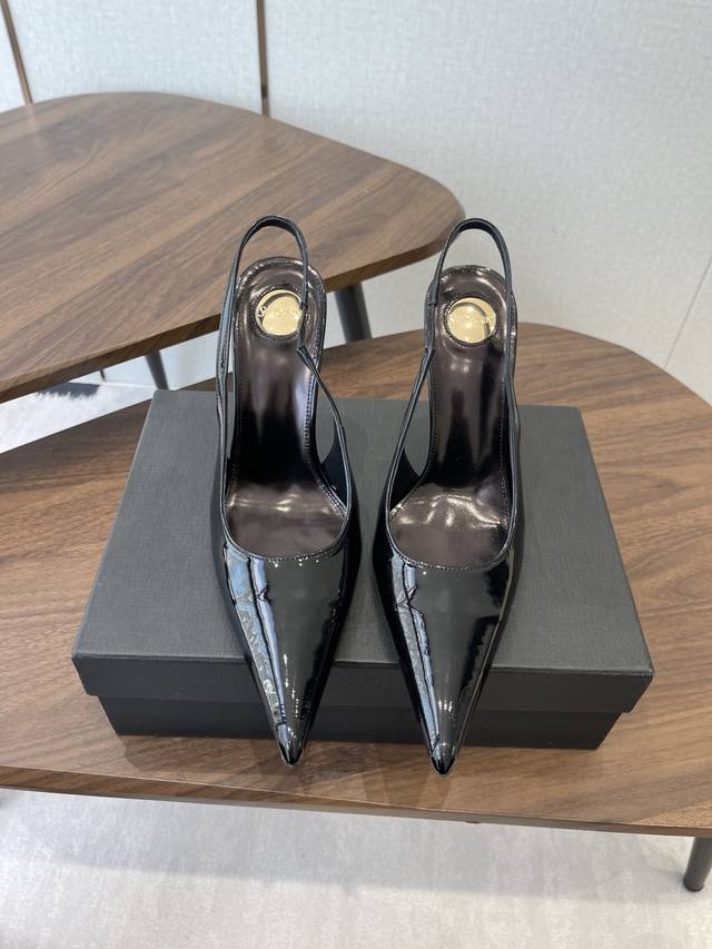 Saint Laurent Paris Show Update: Pointed-toe stilettos are so beautiful! Saint L
