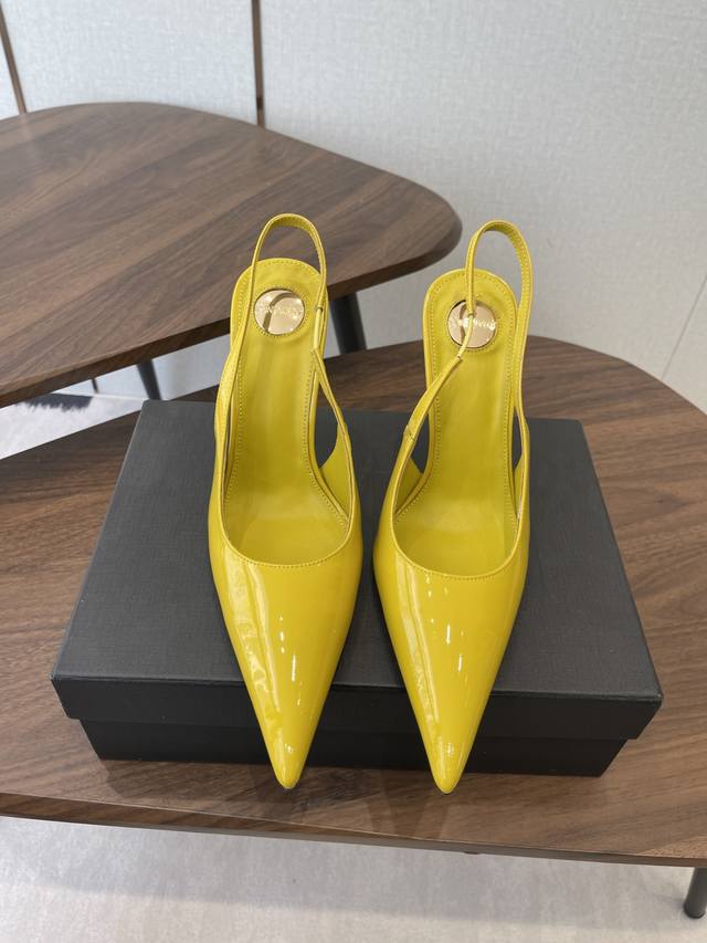 Saint Laurent Paris Show Update: Pointed-toe stilettos are so beautiful! Saint L