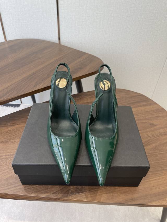 Saint Laurent Paris Show Update: Pointed-toe stilettos are so beautiful! Saint L