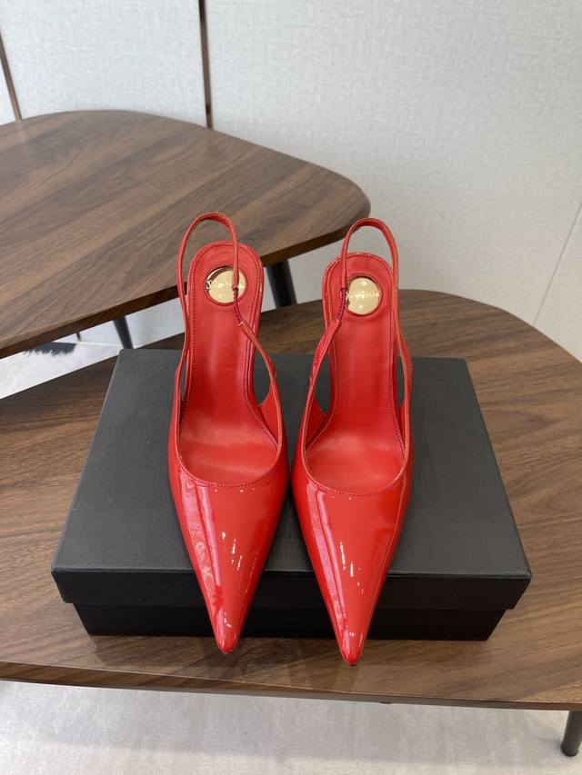 Saint Laurent 26 Paris Show Live Update: These pointed-toe stilettos are absolut