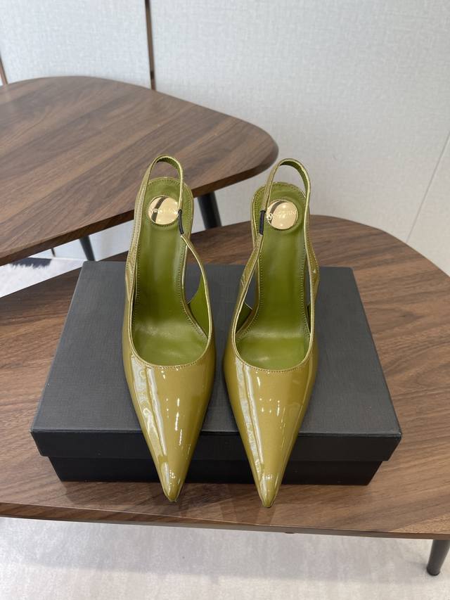 Saint Laurent Paris Show Update: Pointed-toe stilettos are so beautiful! Saint L