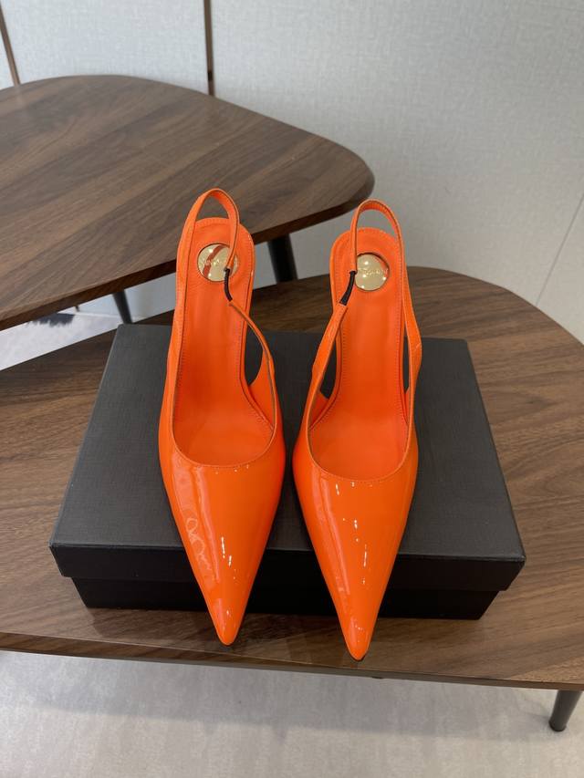 Saint Laurent Paris Show Update: Pointed-toe stilettos are so beautiful! Saint L