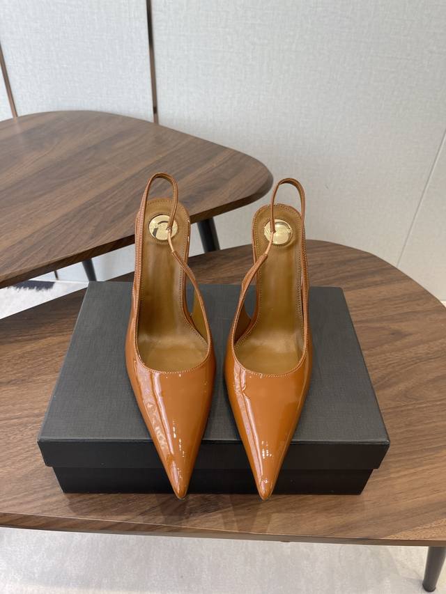 Saint Laurent Paris Show Update: Pointed-toe stilettos are absolutely gorgeous!