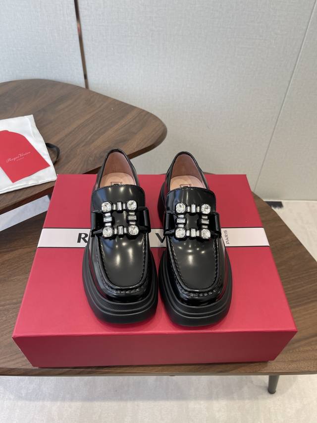 Dongguan-made Roger Vivier single shoes and boots New upgraded autumn/winter RV