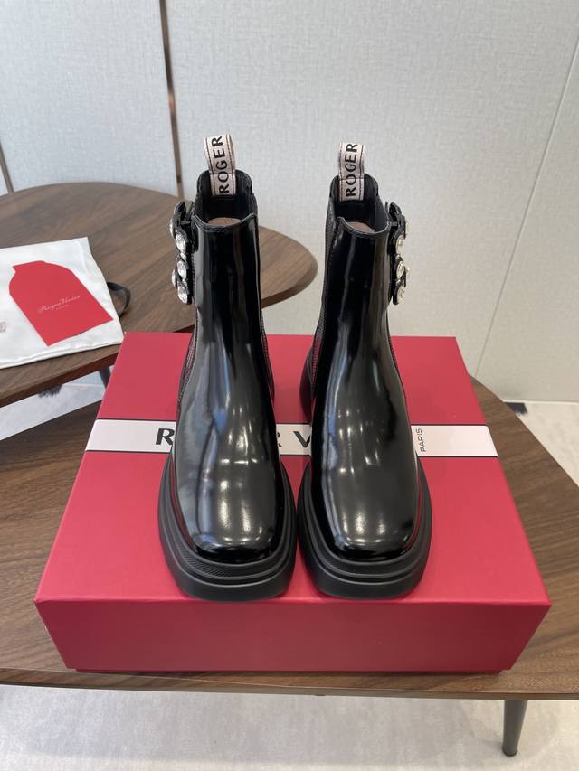 Dongguan-made Roger Vivier single shoes and boots New upgraded autumn/winter RV