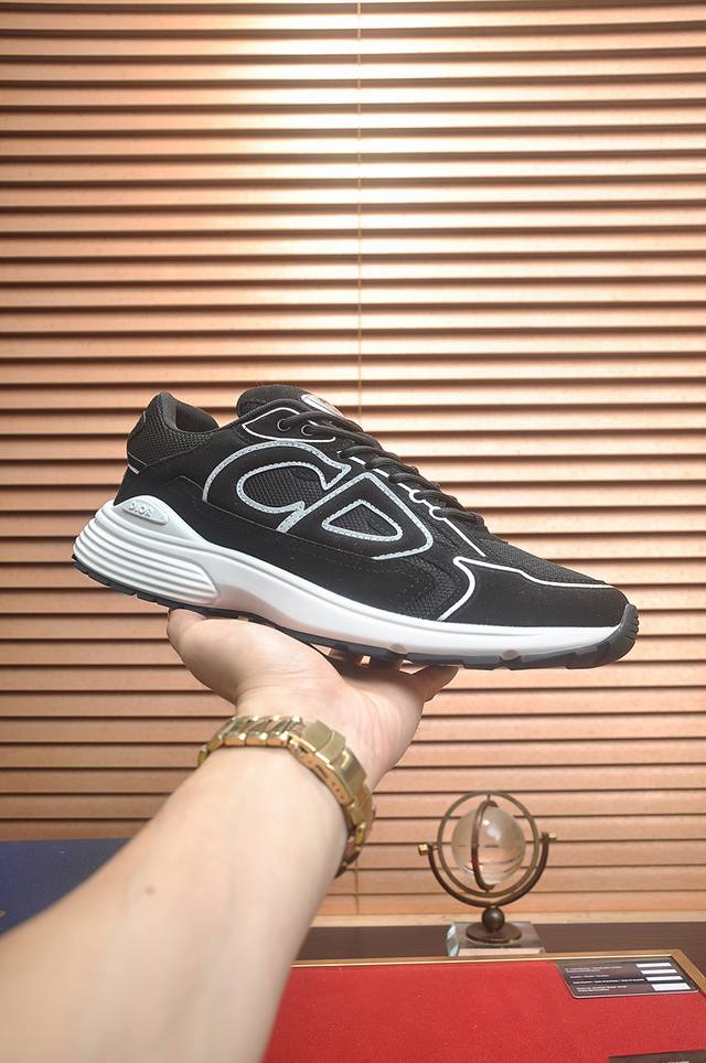 Factory Price: Top-Tier Original Shoes Brand: Dior Standard Sizes: Men's 38-44,