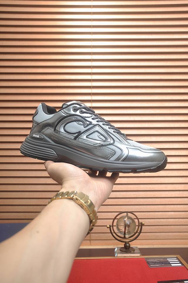 Factory Price: Top-Tier Original Shoes Brand: Dior Standard Sizes: Men's 38-44,