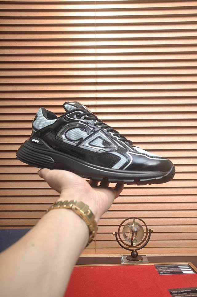 Factory Price: Top-Tier Original Shoes Brand: Dior Standard Sizes: Men's 38-44,