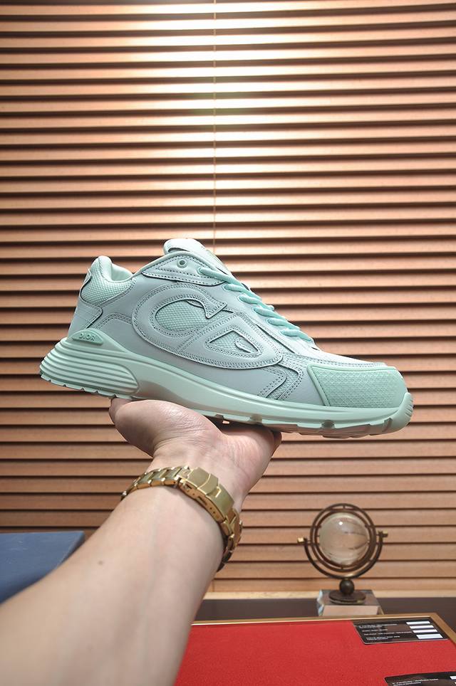 Factory Price: Top-Tier Original Shoes Brand: Dior Standard Sizes: Men's 38-44,