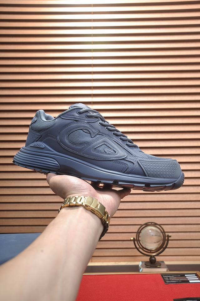 Factory Price: Top-Tier Original Shoes Brand: Dior Standard Sizes: Men's 38-44,