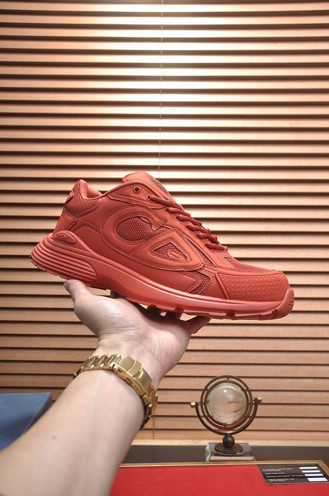 Factory Price: Top-Tier Original Shoes Brand: Dior Standard Sizes: Men's 38-44,