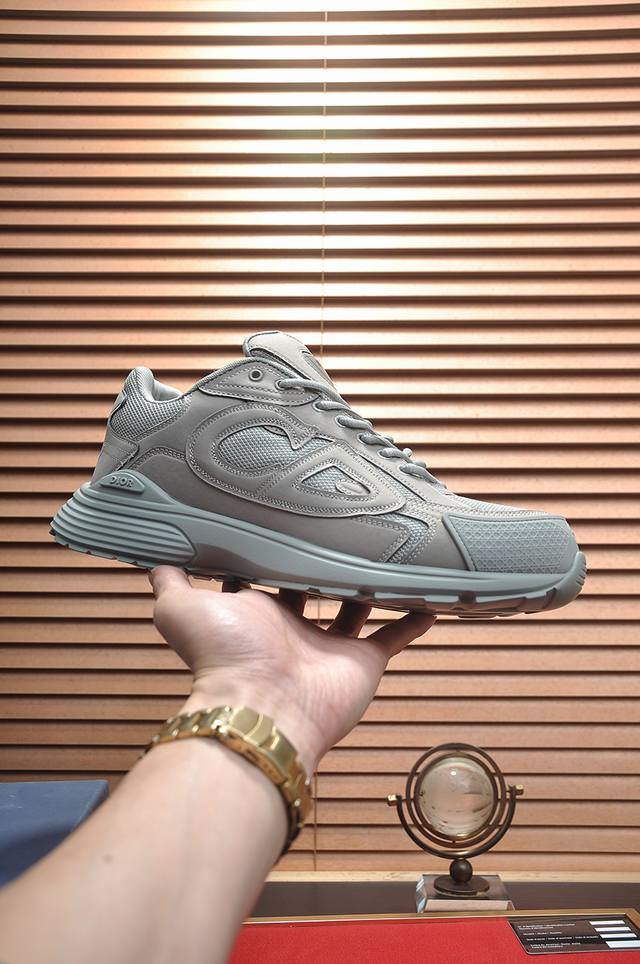 Factory Price: Top-Tier Original Shoes Brand: Dior Standard Sizes: Men's 38-44,