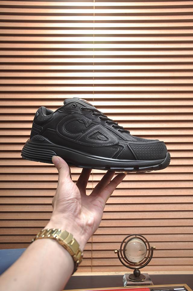 Factory Price: Top-Tier Original Shoes Brand: Dior Standard Sizes: Men's 38-44,