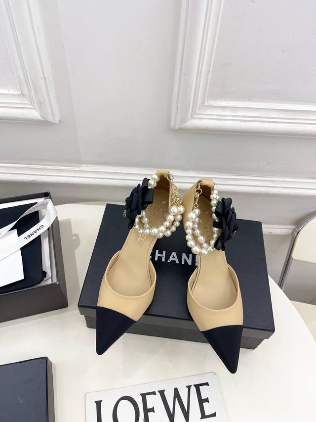 Chanel 25 2025 New Arrival: Classic Runway Style Chanel Double C Camellia Pearl