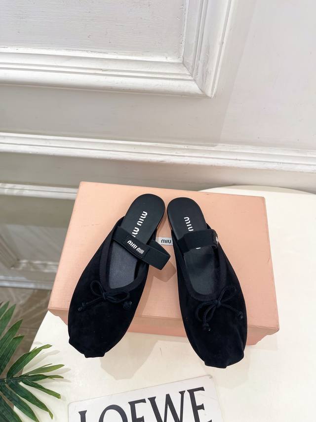 Miu Miu 25 2025 Autumn/Winter New Arrival - The latest runway classic bow-tie el