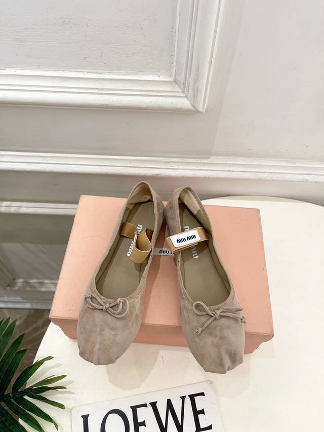 Miu Miu 25 2025 Autumn/Winter New Arrival - The latest runway classic bow-tie el