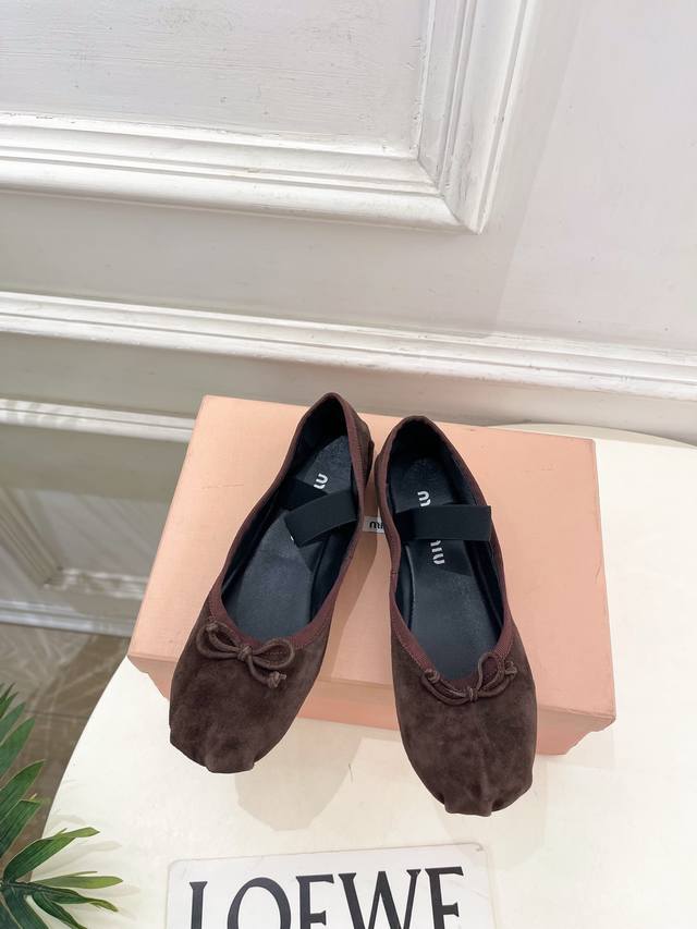 Miu Miu 25 2025 Autumn/Winter New Arrival - The latest runway classic bow-tie el