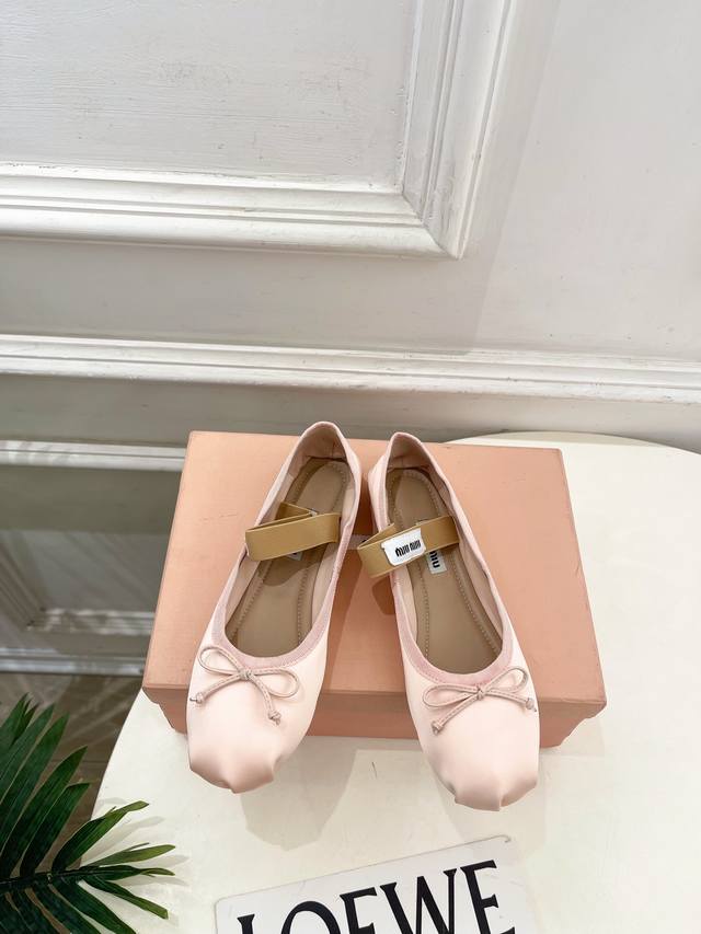 Miu Miu 25 2025 Autumn/Winter New Arrival - The latest runway classic bow-tie el