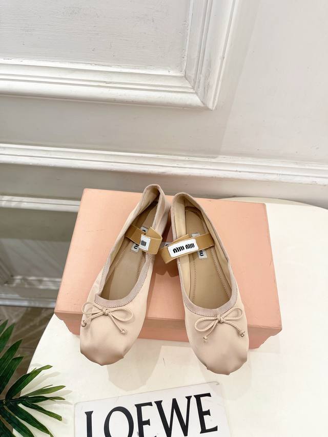 Miu Miu 25 2025 Autumn/Winter New Arrival - The latest runway classic bow-tie el