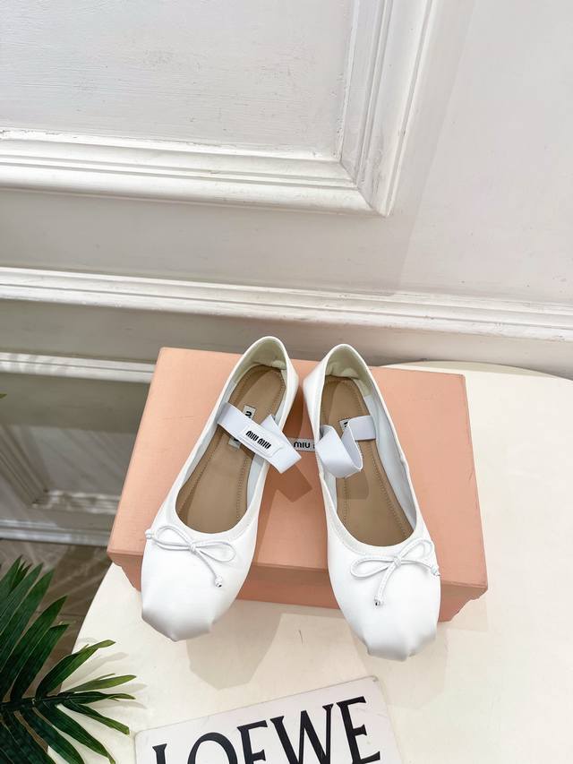 Miu Miu 25 2025 Autumn/Winter New Arrival - The latest runway classic bow-tie el