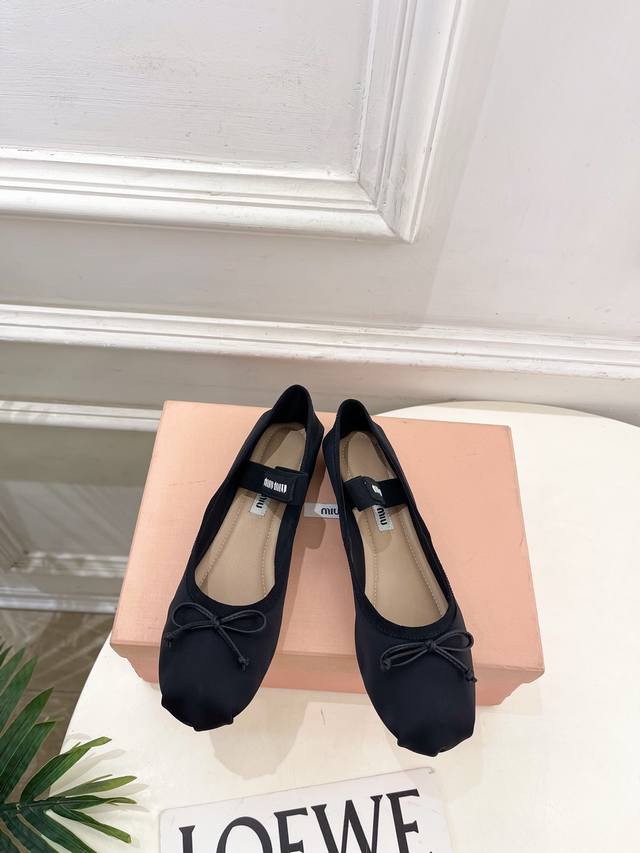 Miu Miu 25 2025 Autumn/Winter New Arrival - The latest runway classic bow-tie el