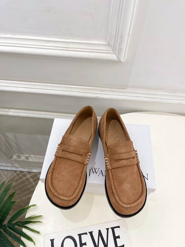 Jw Anderson 2025 Fall/Winter New Classic Retro Minimalist Loafers As one of the