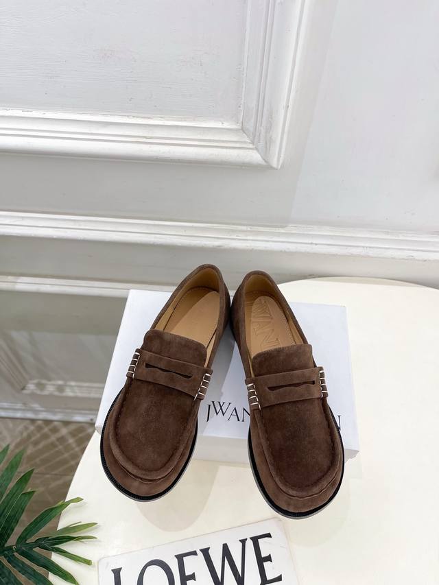 Jw Anderson 2025 Fall/Winter New Classic Retro Minimalist Loafers As one of the