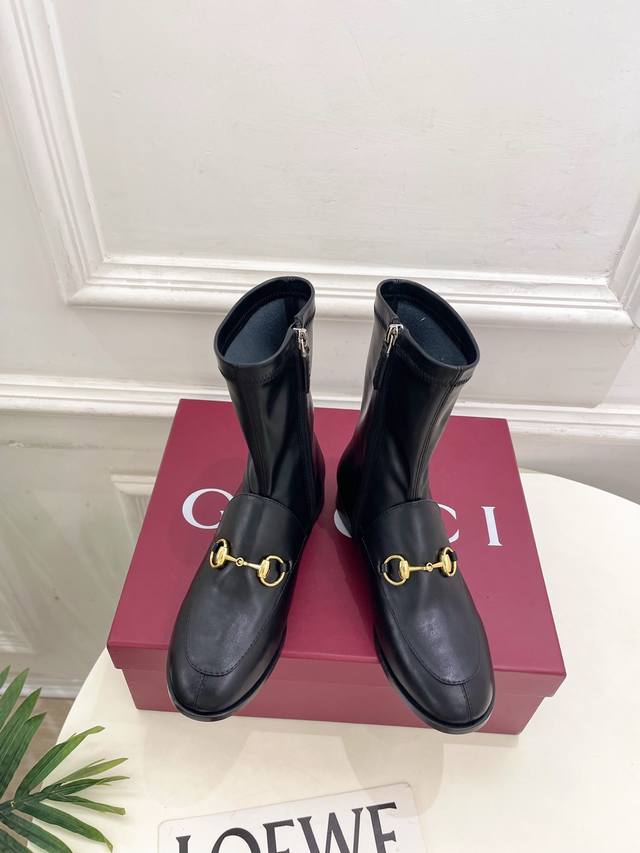 Gucci 2025 Autumn/Winter New Arrival: Classic Horsebit Loafers with Elastic Ankl