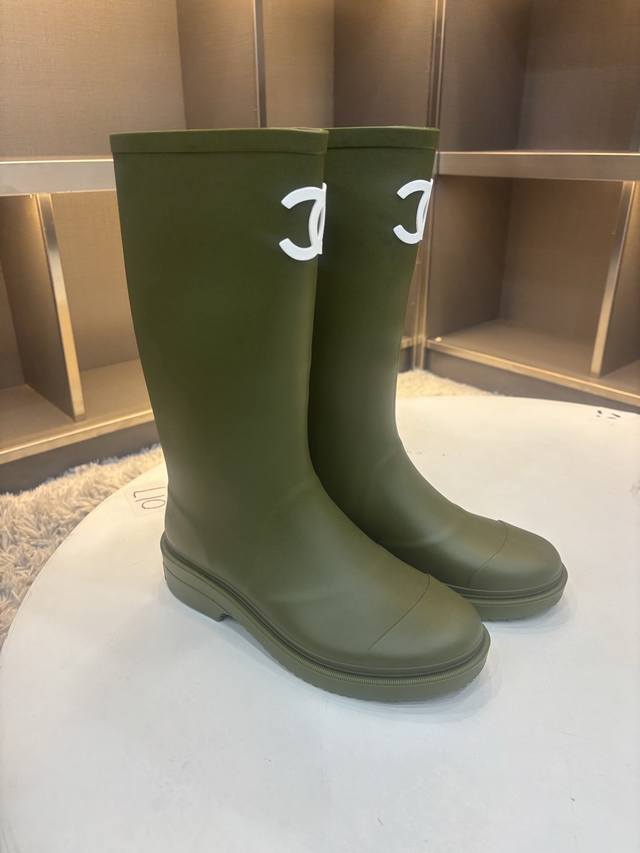 Hot Selling Rain Boots! 1:1 Replica Grab a pair of this season's most stylish ra