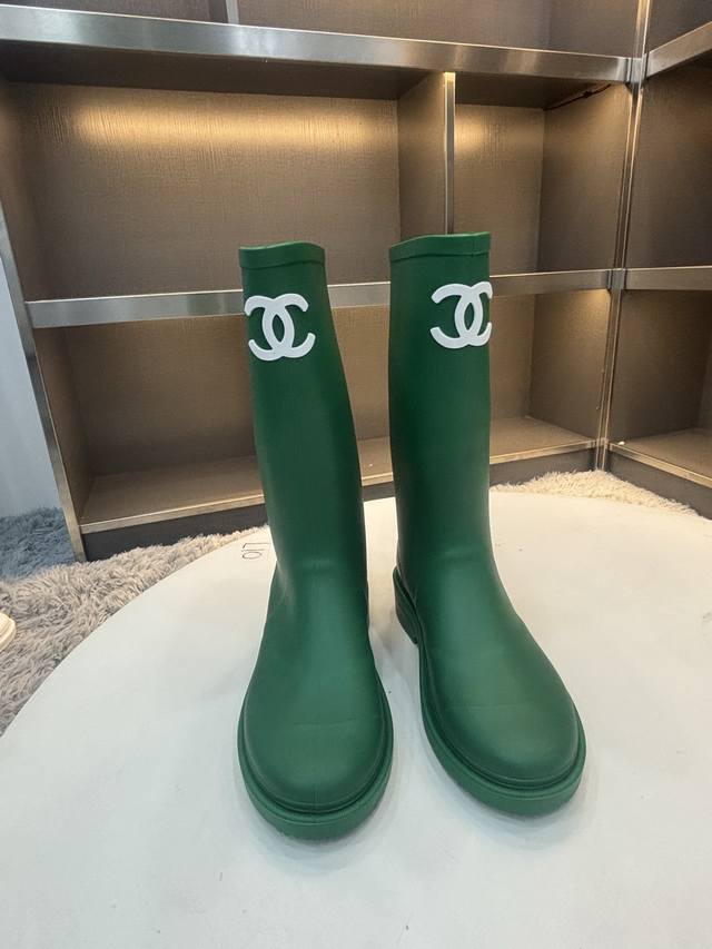 Hot Selling Rain Boots! 1:1 Replica I got my hands on a pair of this season's mo