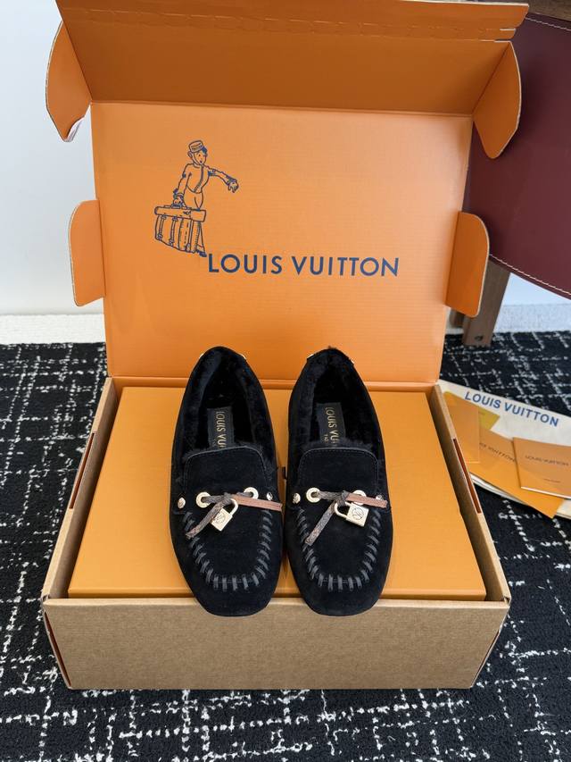 High-quality Louis Vuitton 25Ss wool flat loafers, featuring a lightweight and