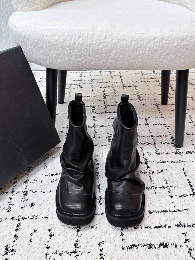 Niche streetwear brand The Attico 25 Fw Autumn/Winter New Arrival: Trendy Platf