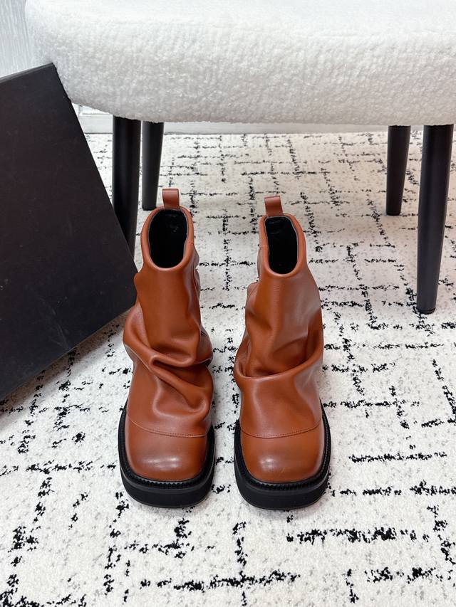 Niche streetwear brand The Attico 25 Fw Autumn/Winter New Arrival: Trendy Platf