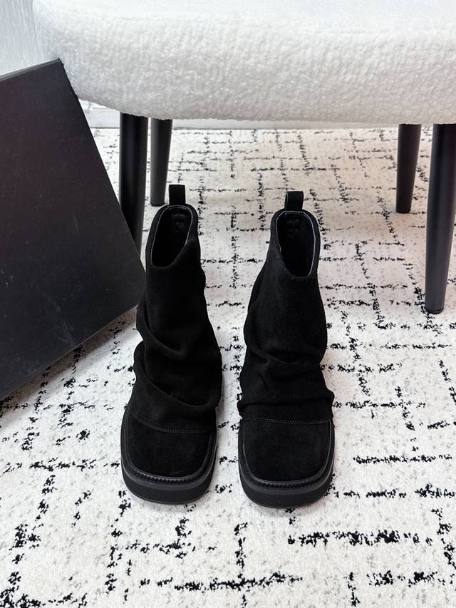 Niche streetwear brand The Attico 25 Fw Autumn/Winter New Arrival: Trendy Platf