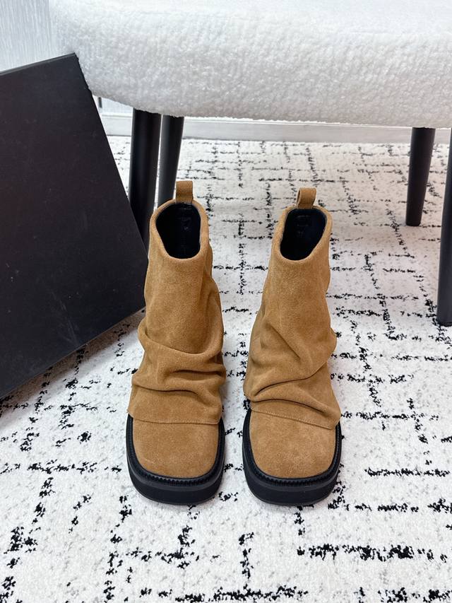 Niche streetwear brand The Attico 25 Fw Autumn/Winter New Arrival: Trendy Platf