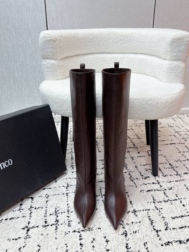 The Attico, a niche trendy brand, presents its new Fall/Winter 2025 Ss fashionab