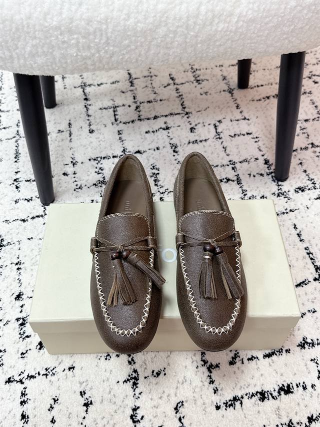 Unfolio 25 Latest Retro Minimalist Tassel Flat Loafers Made of suede, soft to th