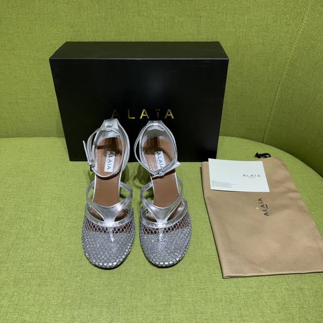 Alaia 2025 Spring/Summer New Flip-Flops Sandals with a fishnet and leather desig