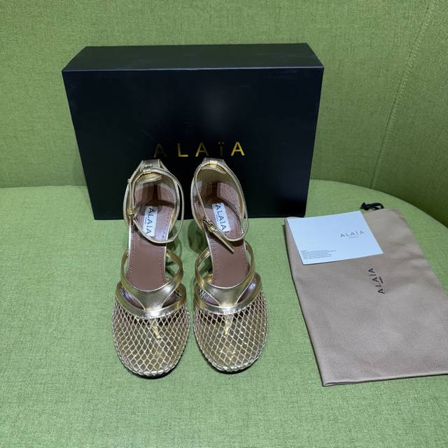 Alaia 2025 Spring/Summer New Flip-Flops Sandals with a fishnet and leather desig