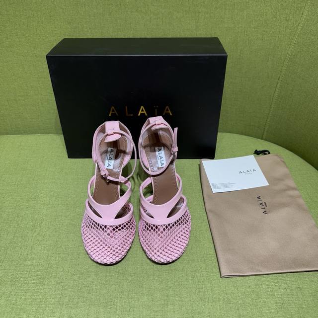 Alaia 2025 Spring/Summer New Flip-Flops Sandals with a fishnet and leather desig