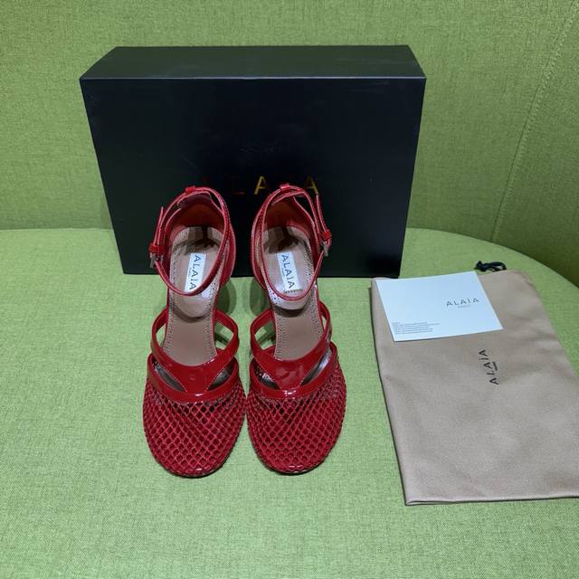 Alaia 2025 Spring/Summer New Flip-Flops Sandals with a fishnet and leather desig