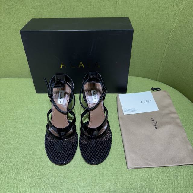 Alaia 2025 Spring/Summer New Flip-Flops Sandals with a fishnet and leather desig