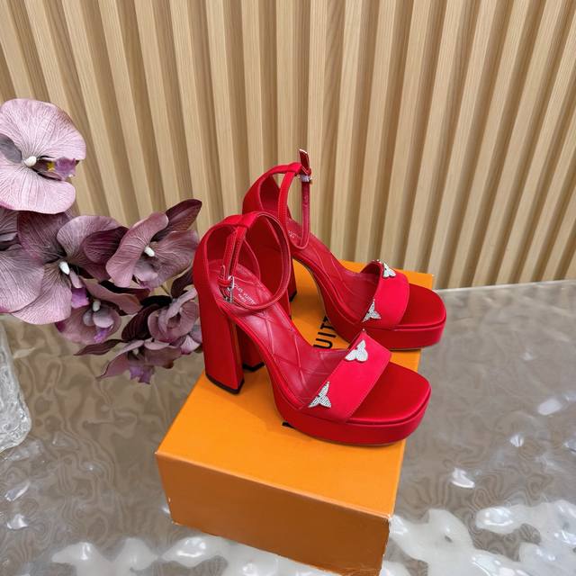 Lv Louis Vuitton 26 2026 Early Spring New Arrival Top Version Boutique Featured