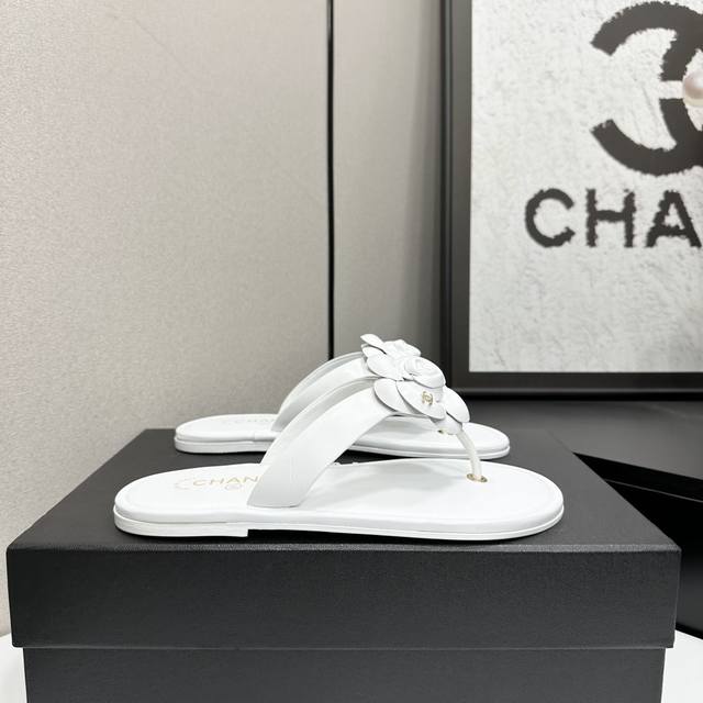2025 Chanel's must-have item for this fall/winter season!! Camellia flip-flops C