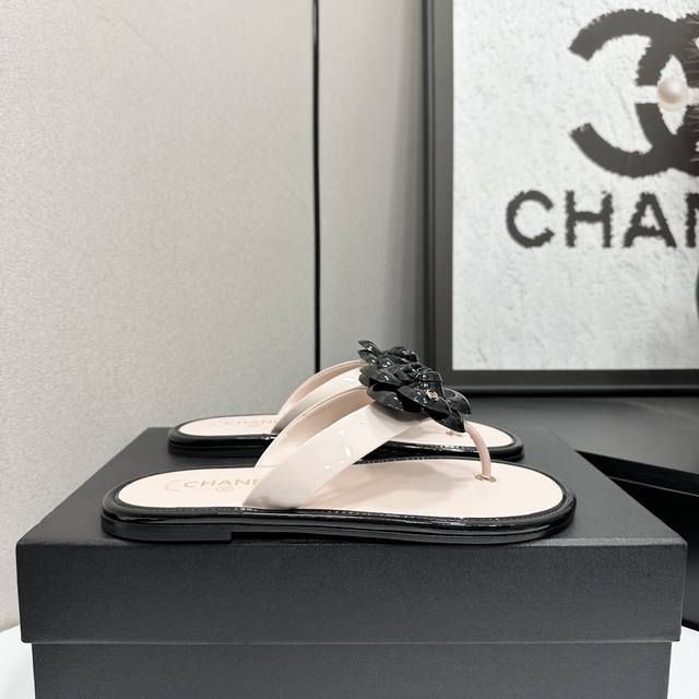 2025 Chanel's must-have item for this autumn/winter season!! Camellia flip-flops