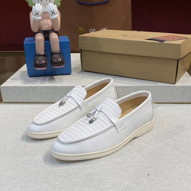 High-quality embroidered loafers, a super popular new style for 2025. Italian h